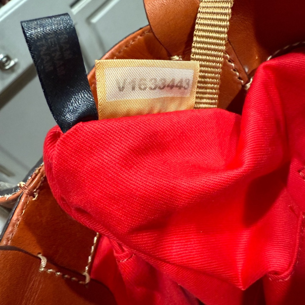 Dooney & Bourke Large Barlow Purse - Picture 4 of 13